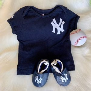 NY Yankees: Logo top & soft sole baby shoes